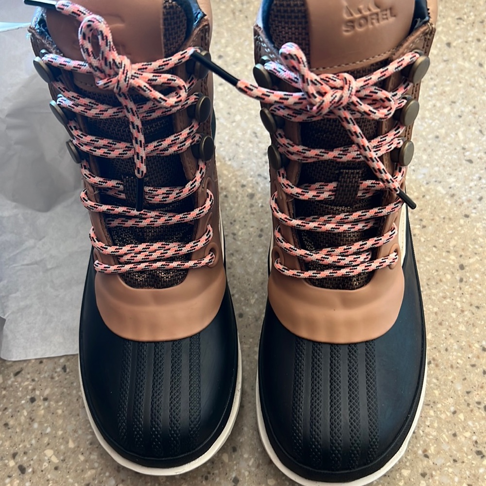 Brand new womens Sorel boots